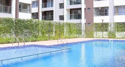 Ultimate Safari Retreat, airport in 9mins, Pool,Gym,Binoculars & Coffee