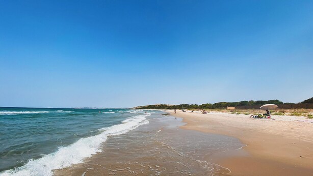 A beach with clear skies, calm waters, and a few people enjoying the sand. - [Casa dolce sole]  Holiday Home in Sciacca - Comfort and Relax Near the Sea! (SCIACCA)