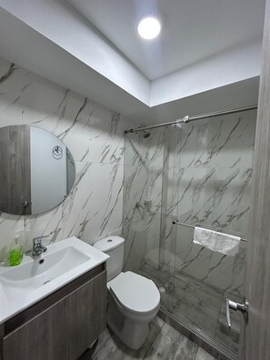 Appartement, balcon | Salle de bain