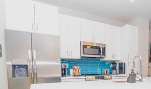 Maison en rangée, 3 chambres | Cuisine privée | Réfrigérateur grande capacité avec congélateur, cafetière-théière