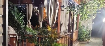 Two charming 2-bedroom cottages with AC and WiFi in delightful Queenstown  Gtown