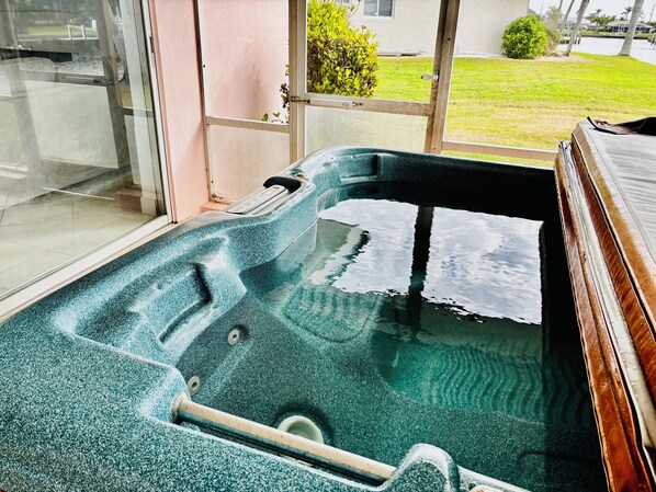 Outdoor spa tub