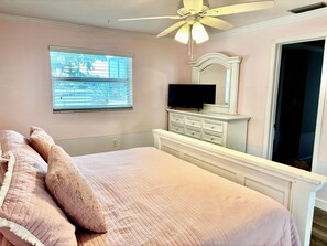 3 bedrooms, iron/ironing board, free WiFi, bed sheets