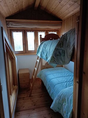 3 bedrooms, iron/ironing board, free WiFi