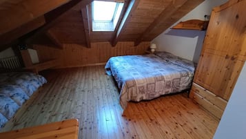 3 bedrooms, iron/ironing board, free WiFi