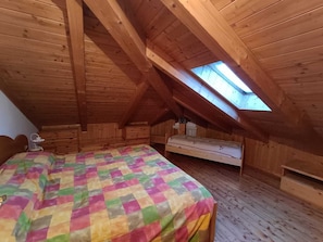 3 bedrooms, iron/ironing board, free WiFi
