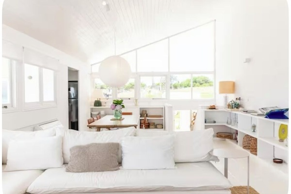 Chic white cottage in José Ignacio