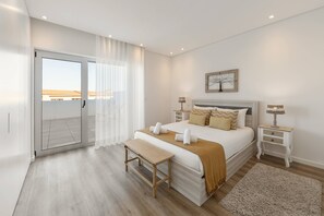 1 bedroom, iron/ironing board, travel cot, free WiFi - Consolação Breeze Apartment (Peniche)