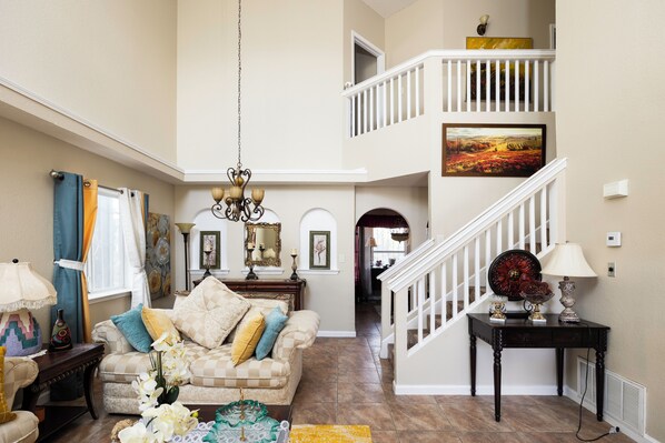 Interior - Cozy Family Home, Spacious Patio & King Beds (El Paso)