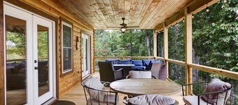 Amazing mountain views! Book now for Fall!