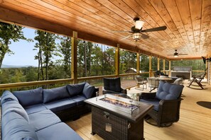 Property grounds - Amazing mountain views! Book now for Fall! (Murphy)