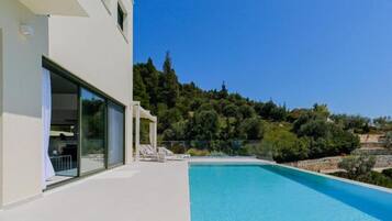 Vila superluxo, vista para o mar | 3 quartos, quartos à prova de som, ferros/tábuas de passar roupa