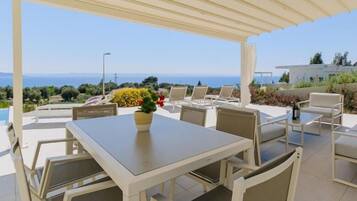 Luxury Villa, Sea View | 3 bedrooms, soundproofing, iron/ironing board, free cribs/infant beds