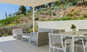 Luxury-Villa, Meerblick | 3 Schlafzimmer, schallisolierte Zimmer, Bügeleisen/Bügelbrett