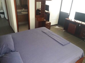 3 chambres, fer et planche à repasser, Wi-Fi, draps fournis