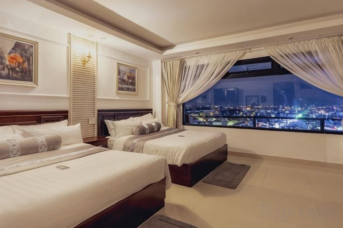 Deluxe Quadrupble Room View City