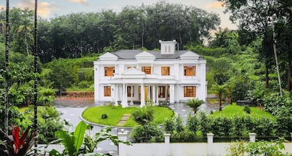 Love Shore Luxury Private Pool Villa near Thusharagiri Waterfalls