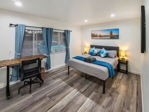 5 Schlafzimmer, Schreibtisch, Bügeleisen/Bügelbrett, kostenloses WLAN