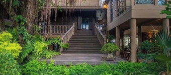 Syama Residence and Café