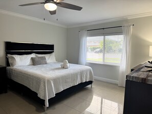 4 bedrooms, iron/ironing board, WiFi, bed sheets - Family Fun~Playground~Heated Pool~Close to beach (Pompano Beach)