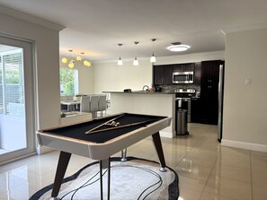 Fridge, microwave, oven, stovetop - Family Fun~Playground~Heated Pool~Close to beach (Pompano Beach)