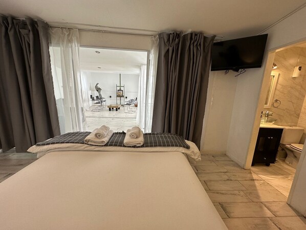 4 Schlafzimmer, Bügeleisen/Bügelbrett, WLAN, Bettwäsche