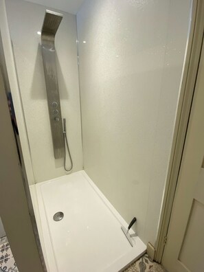 Hårføner og håndklær