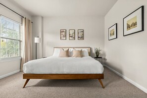 4 chambres, bureau, fer et planche à repasser, lit parapluie