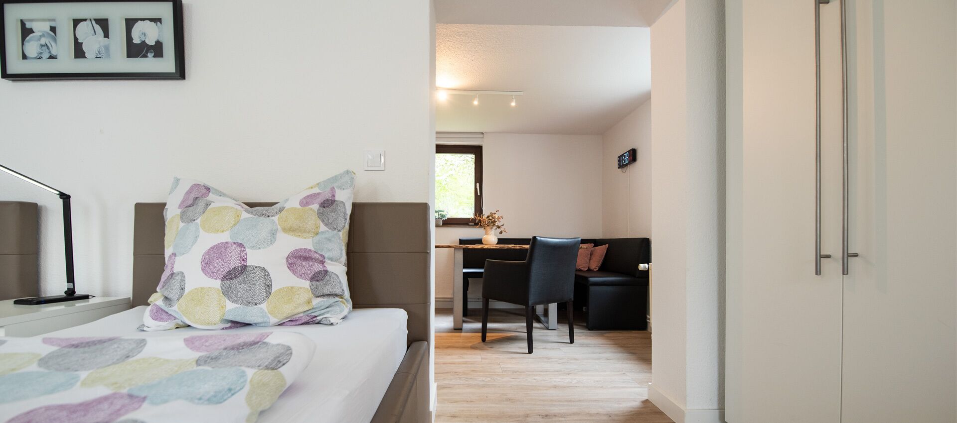 1 dormitorio, tabla de planchar con plancha, wifi y ropa de cama