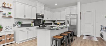 The "Ashtyn" New 4-bdrm townhome in Eagle w/Pool, WiFi, A/C and 2 car Garage!!