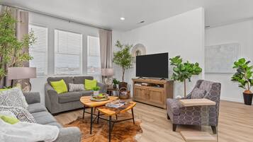 TV connectée, lecteur de DVD, livres