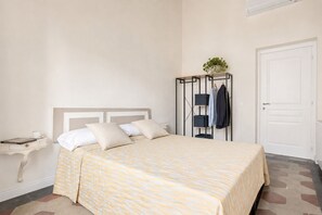 2 bedrooms, desk, iron/ironing board, travel cot
