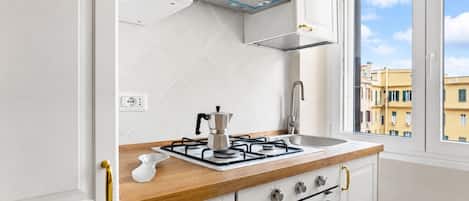 焗爐、爐具、高腳椅、廚房用具/餐具/器皿