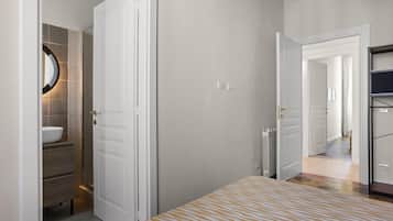 2 habitaciones, tabla de planchar con plancha, wifi y ropa de cama