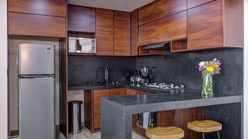 Fridge, microwave, oven, coffee/tea maker