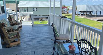 Charming 3-bedroom country house with WiFi, AC in Chauvin