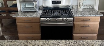 Charming 3-bedroom country house with WiFi, AC in Chauvin