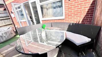 Tempat makan outdoor