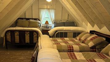 4 bedrooms, iron/ironing board, free WiFi, bed sheets