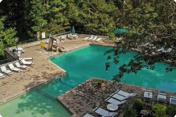 Pool - GREAT CABIN WITH BEAUTIFUL VIEWS-SLEEPS 10 (Gatlinburg)