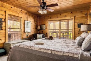 3 Schlafzimmer, Schreibtisch, Bügeleisen/Bügelbrett, Reisekinderbett