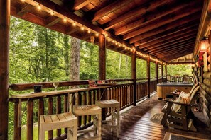 Property grounds - Family Fun Cabin: Hot Tub, Game Room & BBQ! (Sevierville)