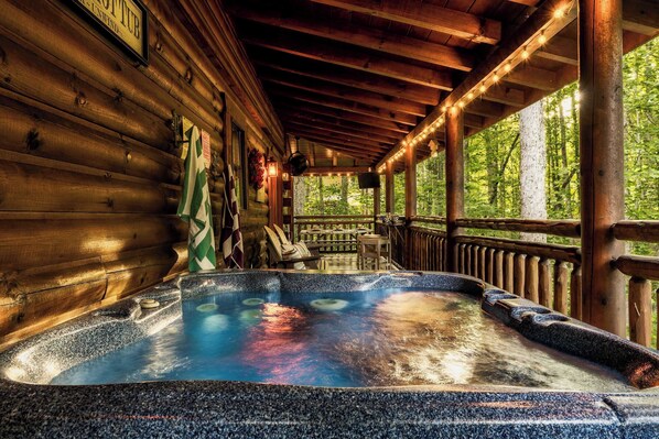 Outdoor spa tub
