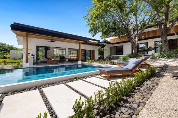 Pool - Gated community, Luxury 4-bedroom house in awesome Tamarindo with AC, WiFi (Tamarindo)