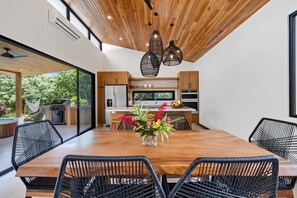 Dining - Gated community, Luxury 4-bedroom house in awesome Tamarindo with AC, WiFi (Tamarindo)