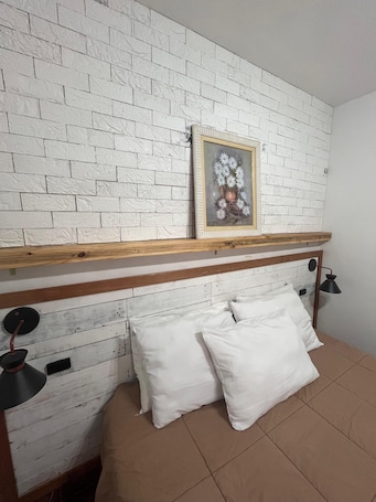 Twin Room | Free WiFi, bed sheets