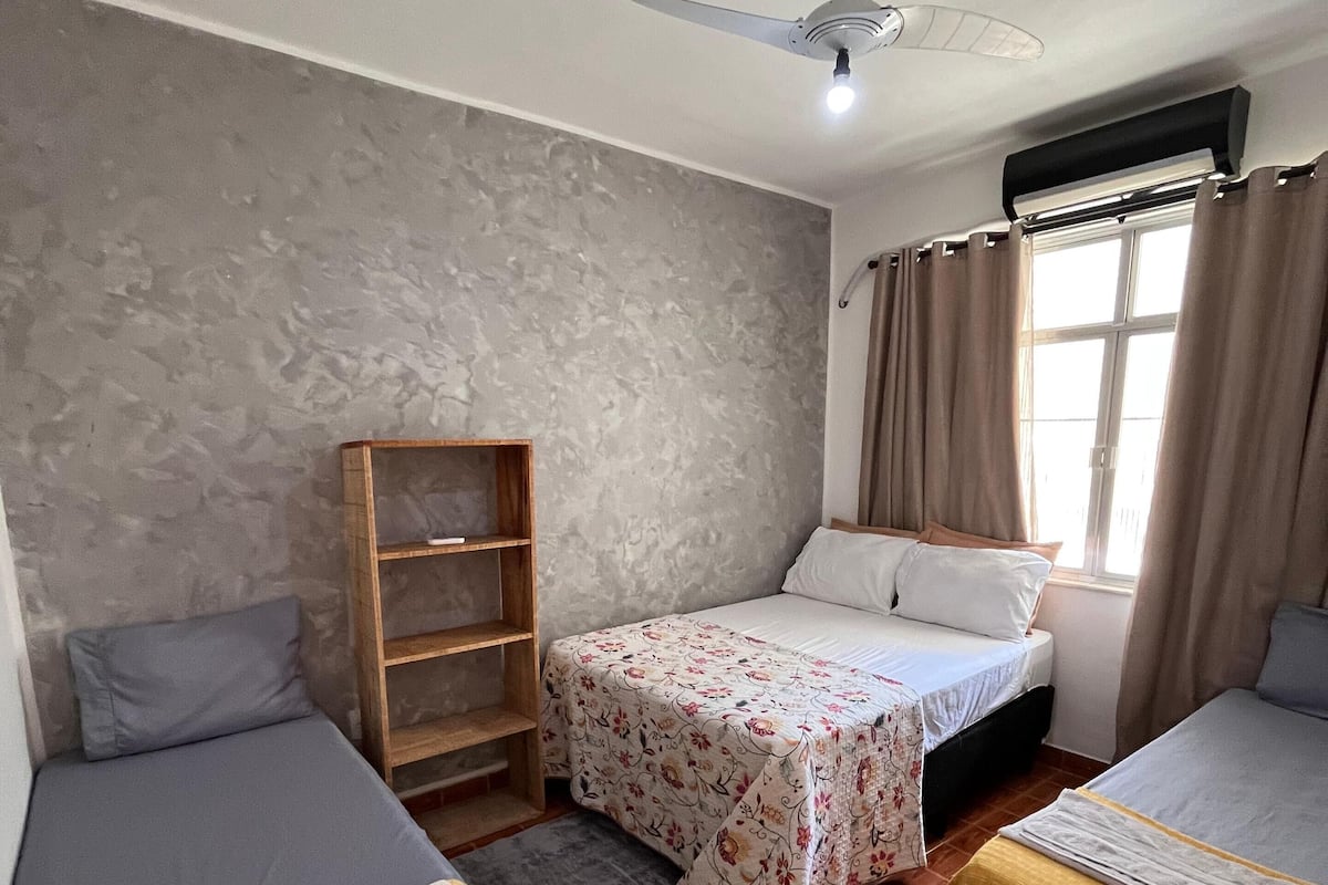 Habitación cuádruple | Wifi gratis y ropa de cama