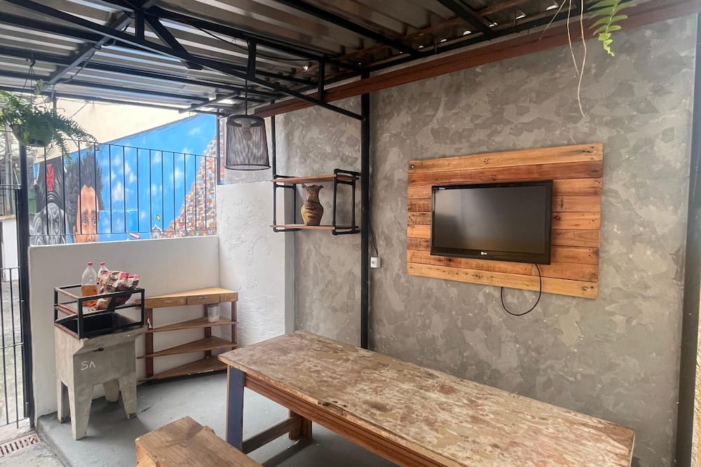 Colinna Hostel