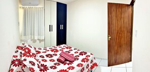 Apartment | 3 bedrooms, premium bedding, rollaway beds, free WiFi