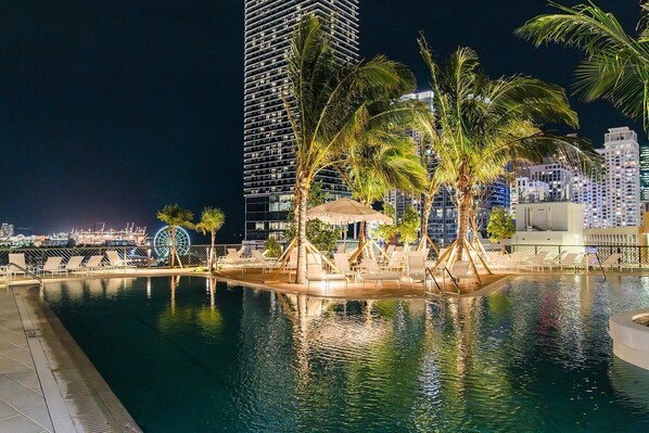 Outdoor pool - Lux Waterview 2/2 Downtown MIAMI (Miami)